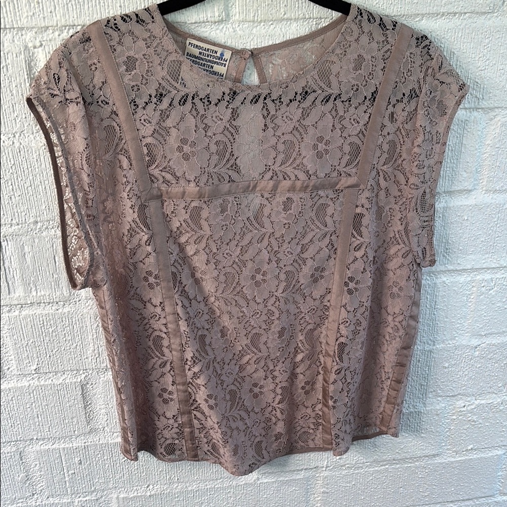 Baum Und Pferdgarten Pink Lace Cap Sleeve Blouse sz M